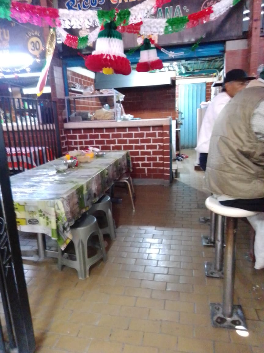 Mercado San Camilito-Caldos de Gallina La Paisana